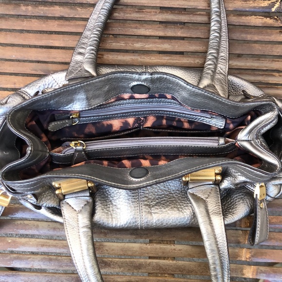 B. Makowsky silver metallic leather handbag with gold hardware - Picture 7 of 16